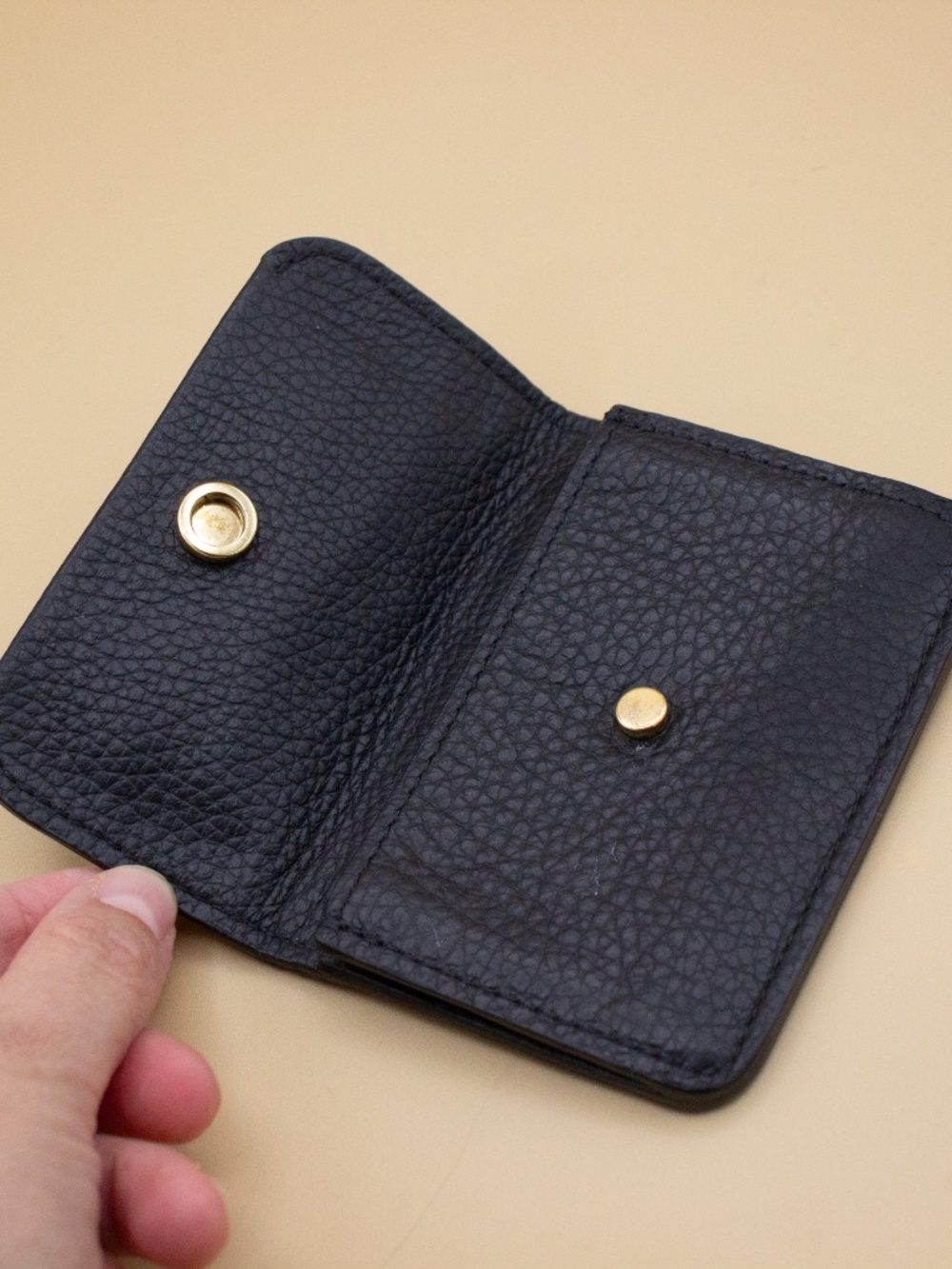 Cuyana Card Black Leather Wallet - Picture 6 of 8